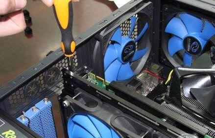 A heat dissipation fan arrange that space above the idle PCI slot to dissipate heat-台湾三巨电机